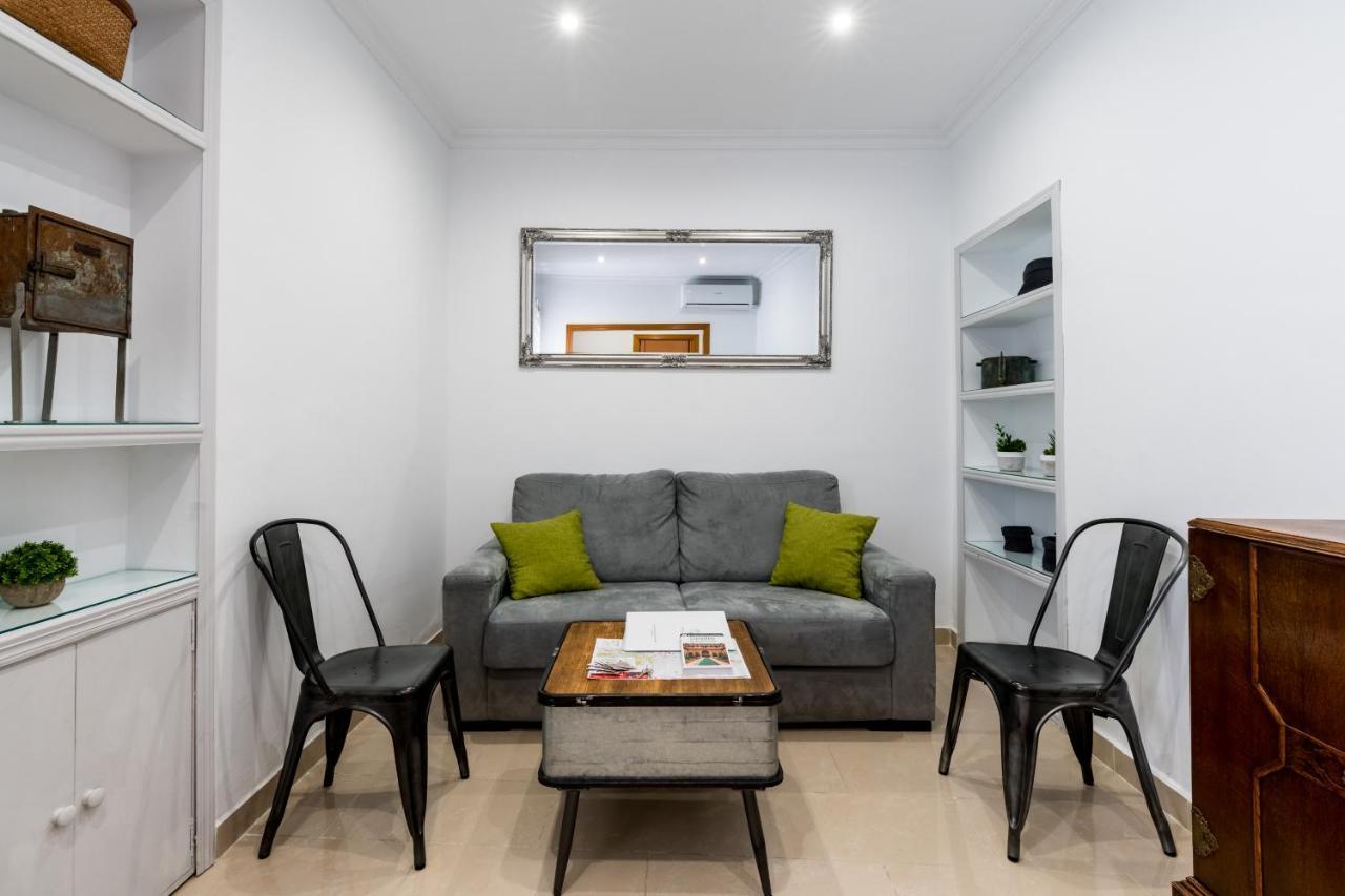 Holi-Rent Salado Apartment Seville Exterior photo