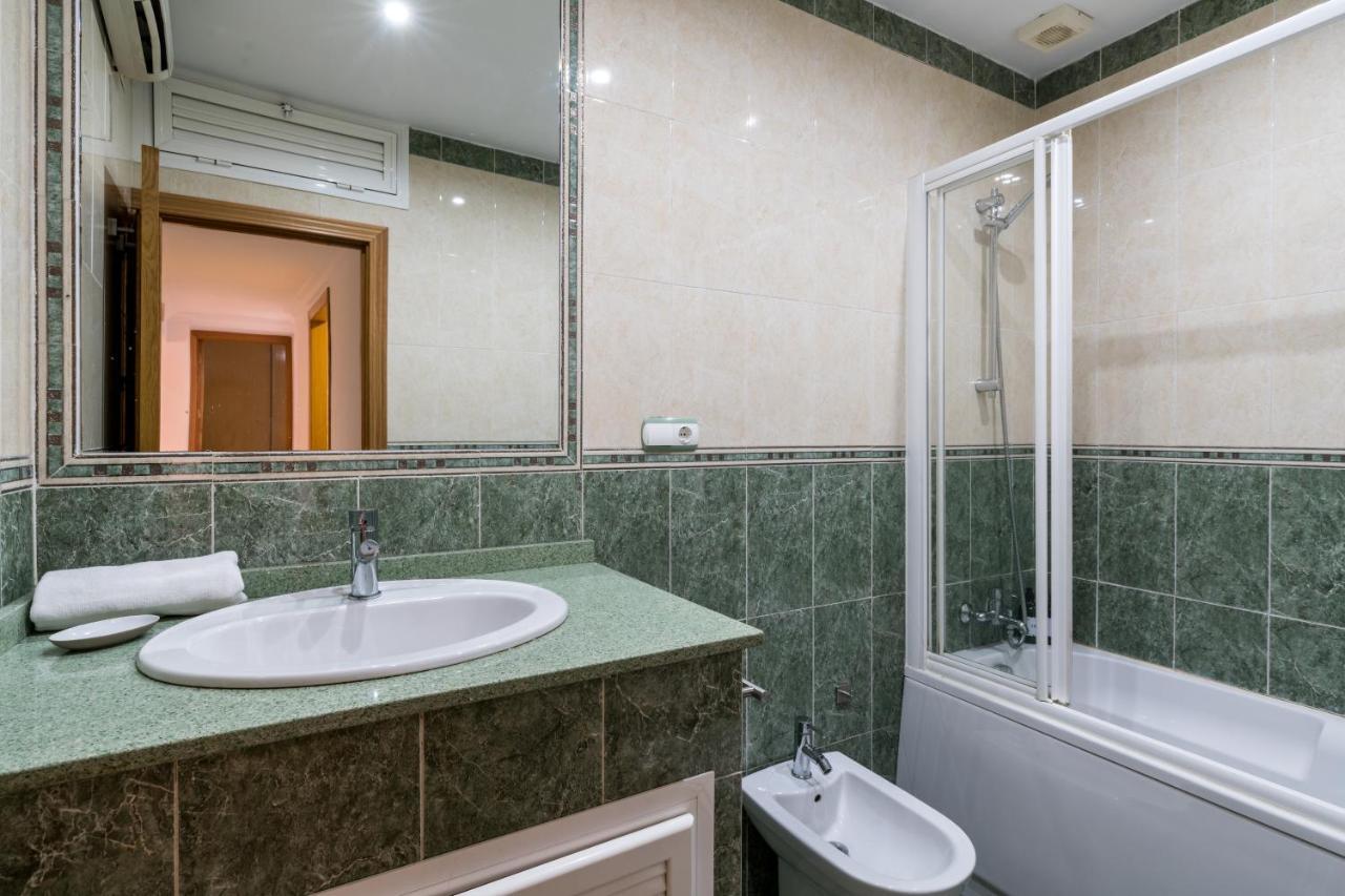Holi-Rent Salado Apartment Seville Exterior photo